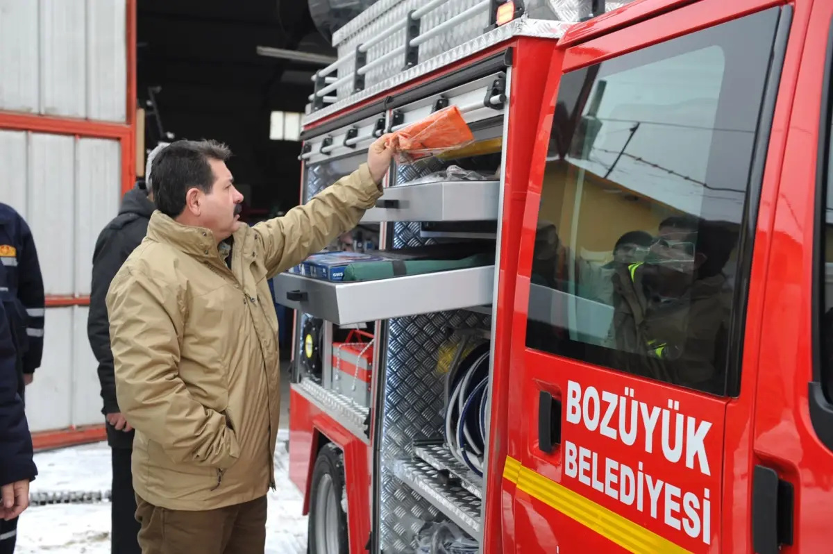 Bozüyük Belediyesi\'ne Tam Donanımlı Acil Kurtarma Aracı