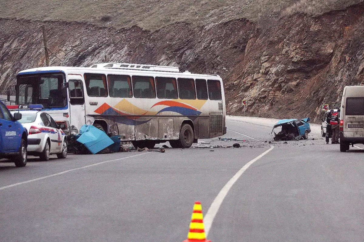 Çatalca\'da Trafik Kazası: 2 Yaralı