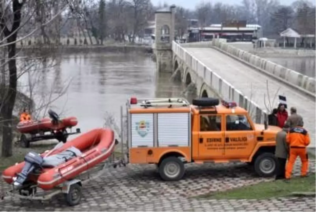 Edirne\'de Ev Ve İş Yerleri Boşaltıldı