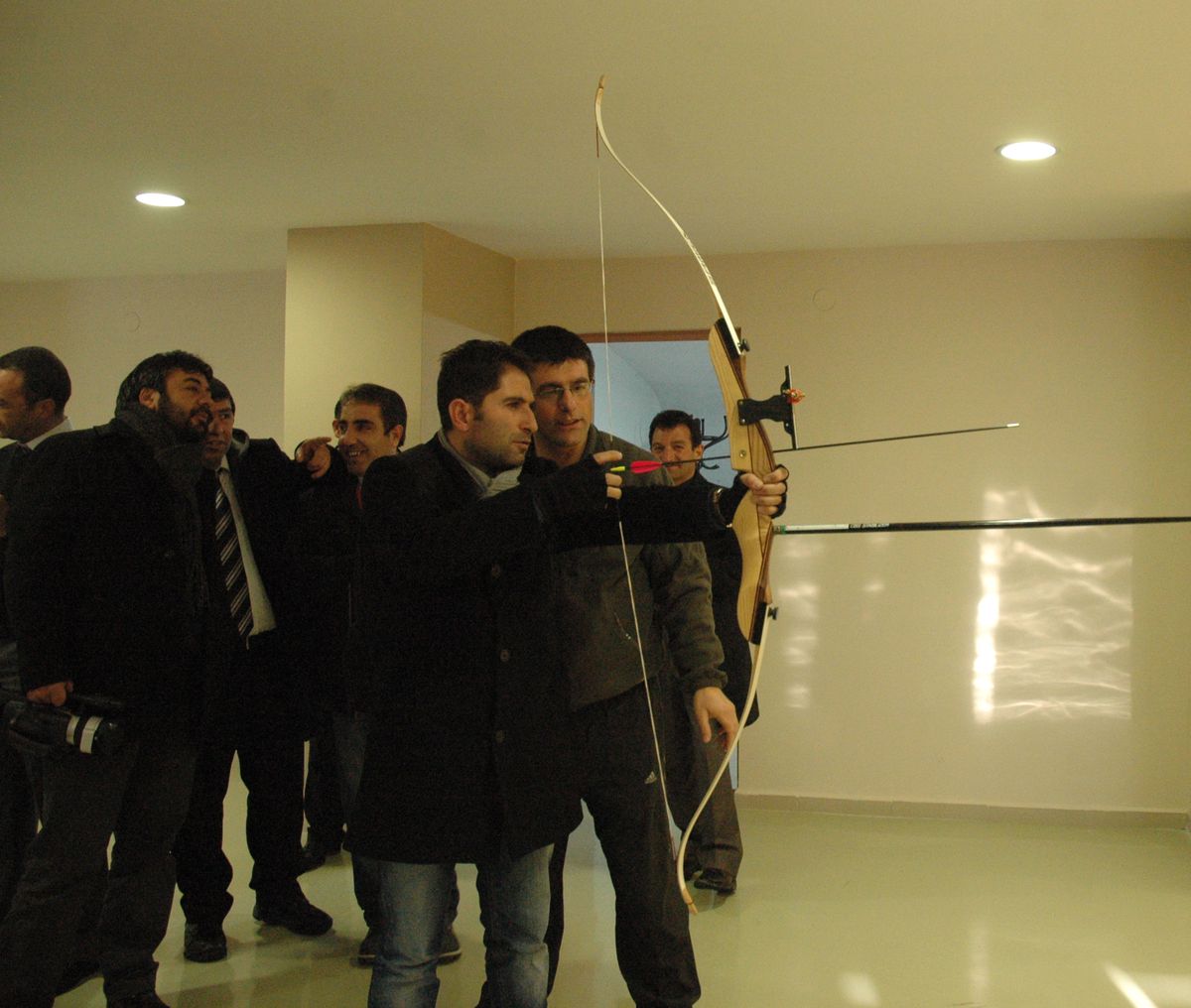Gazeteciler Hedefe Ok Attı