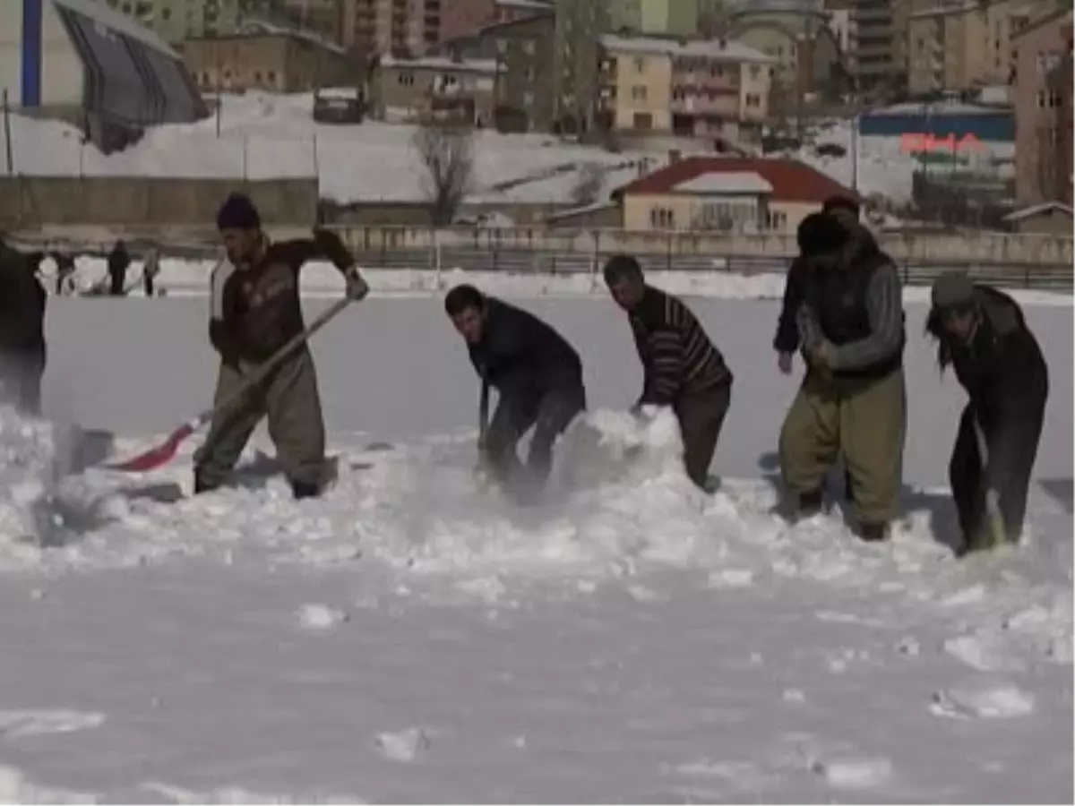 Sahayı Gönüllü Taraftarlar Temizledi