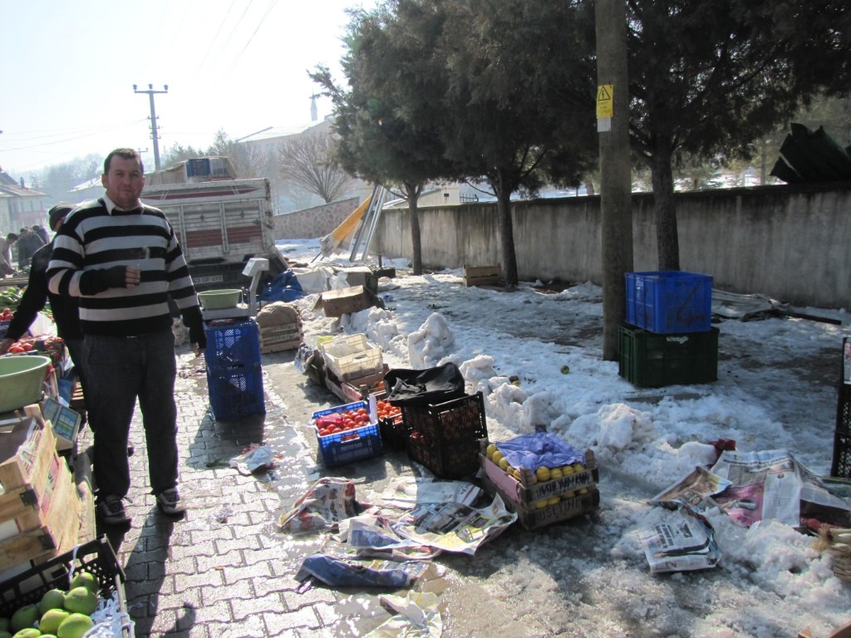 Hisarcık'lı Pazarcılar Yeni Kapalı Pazaryeri İstiyor