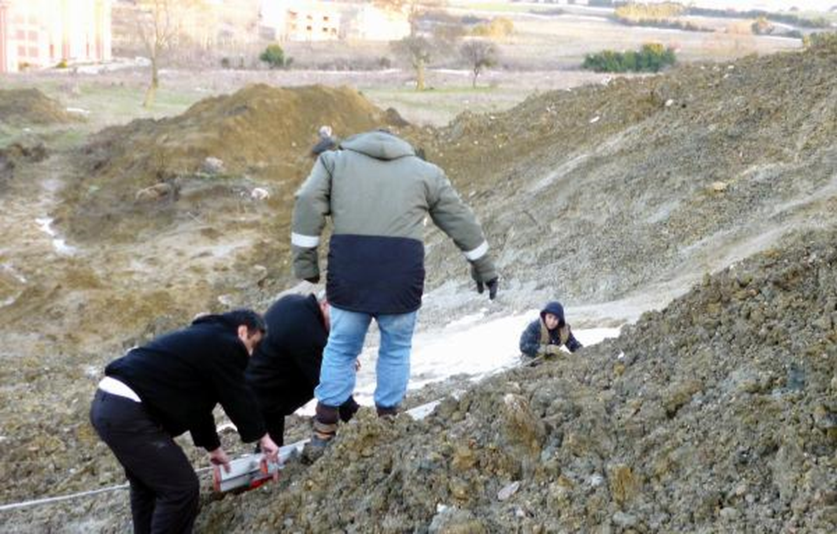 Oyun Oynarken Çamura Saplandılar