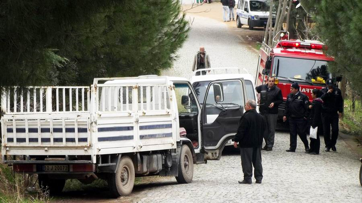Park Halindeki Kamyonetten Çıkan Dumanlar Polis ve İtfaiyeyi Alarma Geçirdi