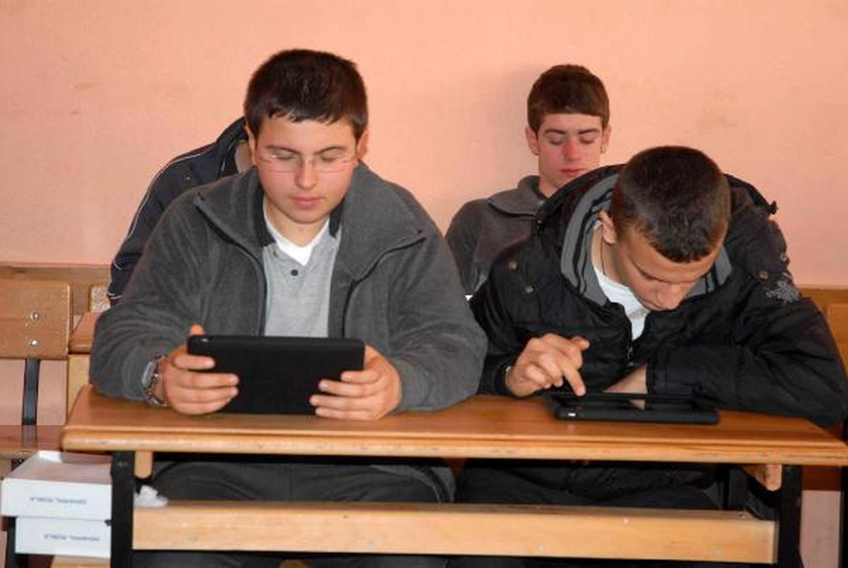 Rize'de Öğrencilere Tablet Bilgisayar Dağıtıldı