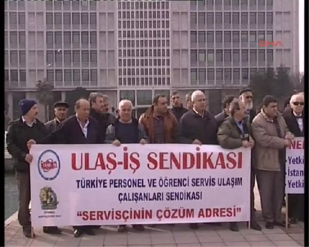 Servisçilerden İbb Önünde Açıklama: Servis Araç Tahdit Yasası, Uygulansın