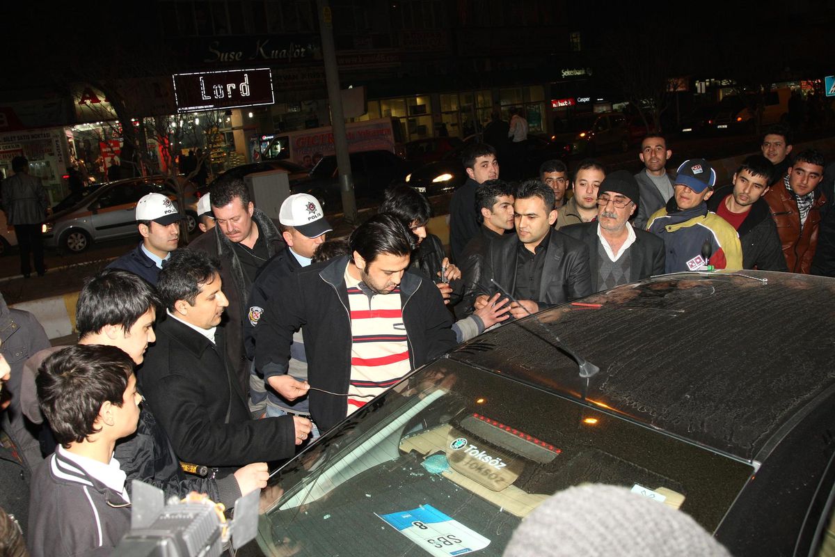 1 Yaşındaki Çocuk Otomobilde Mahsur Kaldı