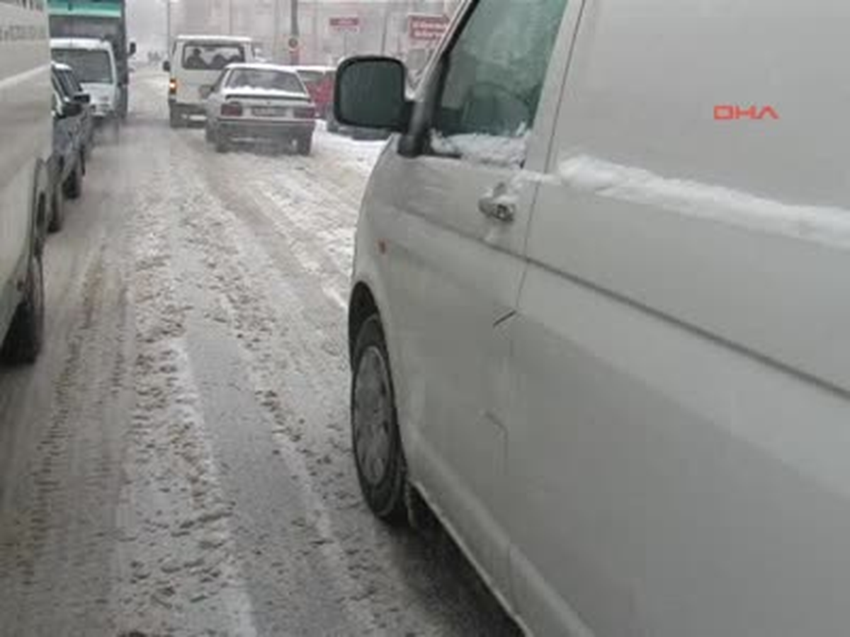 Araç Sürücüleri Karda Zor Anlar Yaşadı