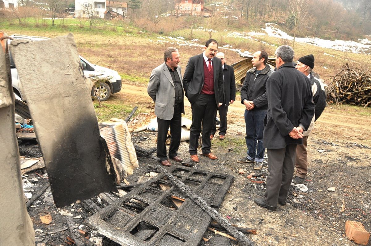 Başkan Ayaz, Evi Yanan Aileyi Ziyaret Etti