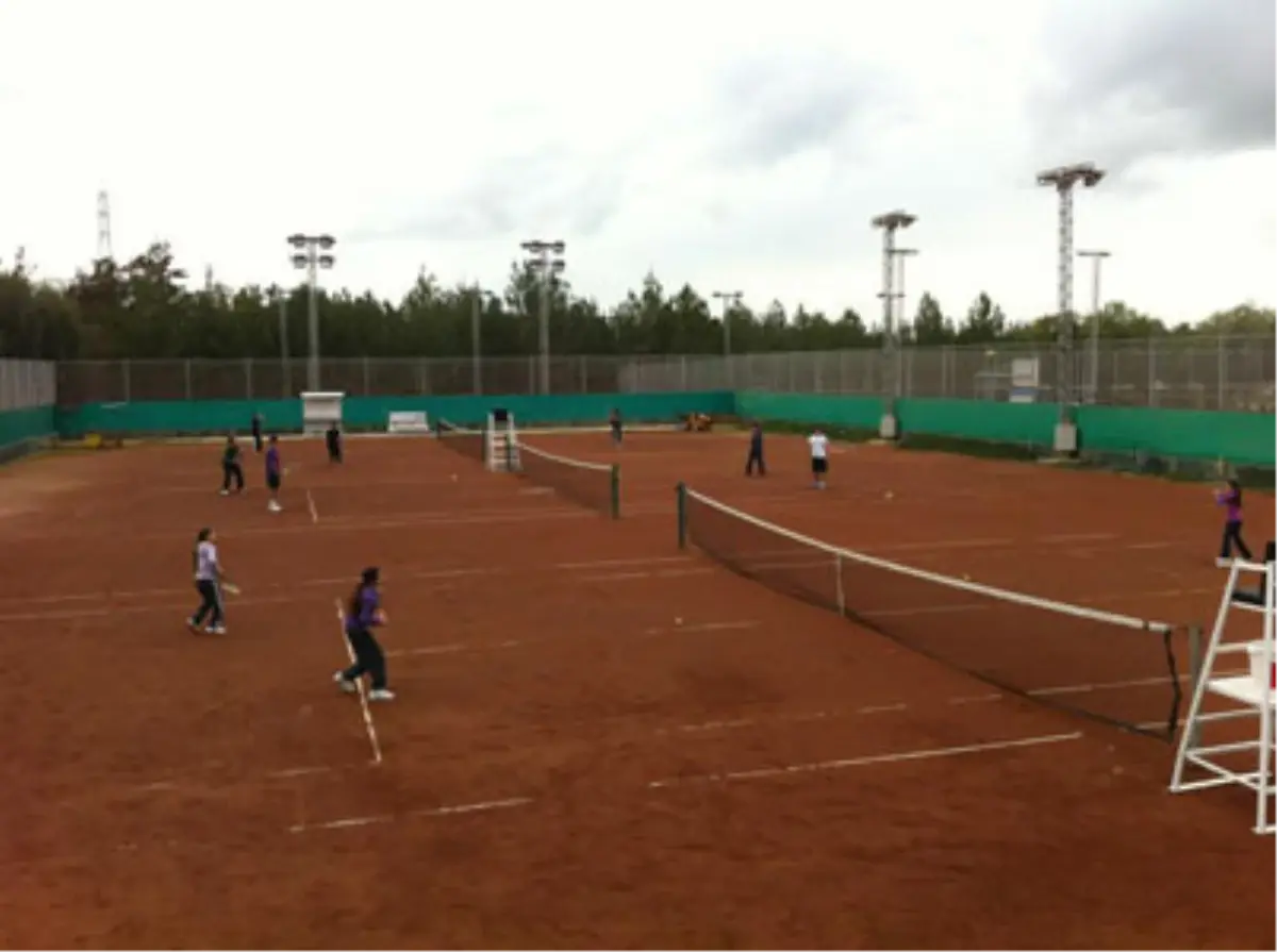 DAÜ Tenis Kulübü Çalışmalarına Hız Verdi