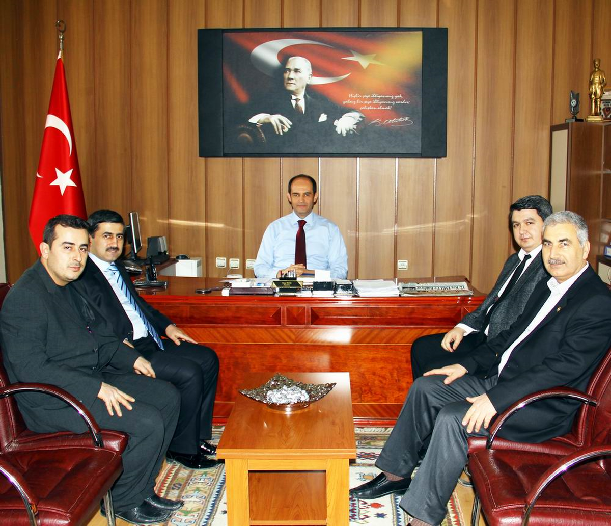 Edremit AK Parti'nin Yeni Yönetiminden Kaymakam Ziyareti