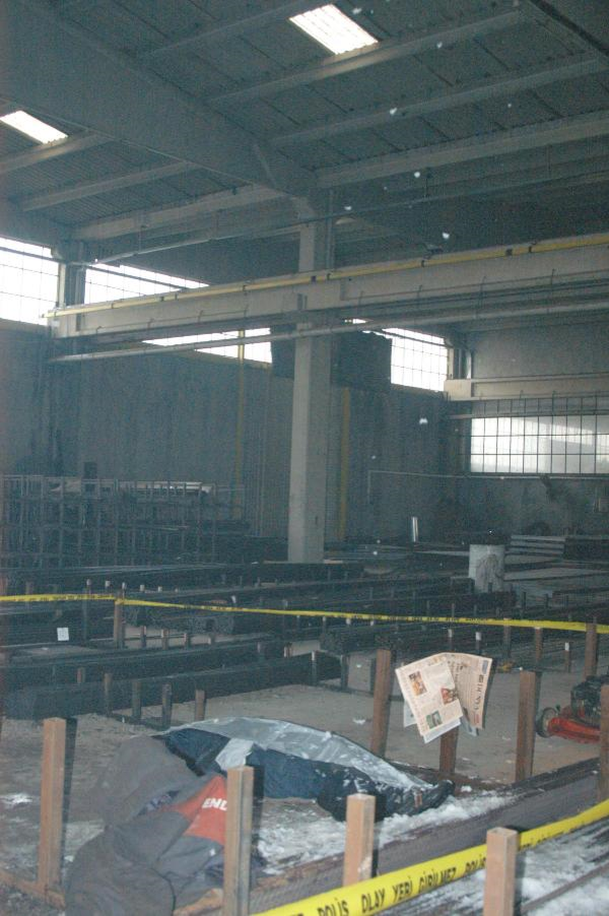 Fabrika Çatısındaki Kar ve Buzu Temizlerken Düşen İşçi Öldü
