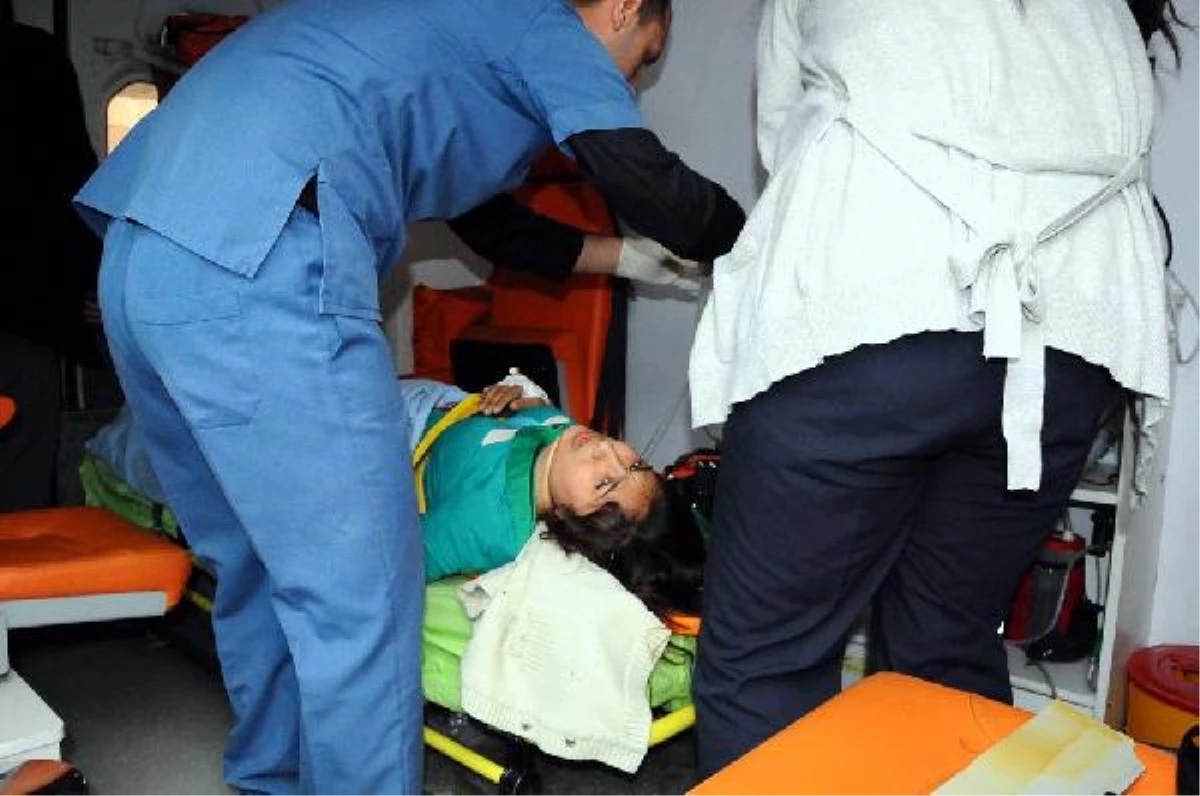 Genç Kız Babasına Rapor Alamayınca Hastane Çatısından Atladı, Battaniyeye Düştü