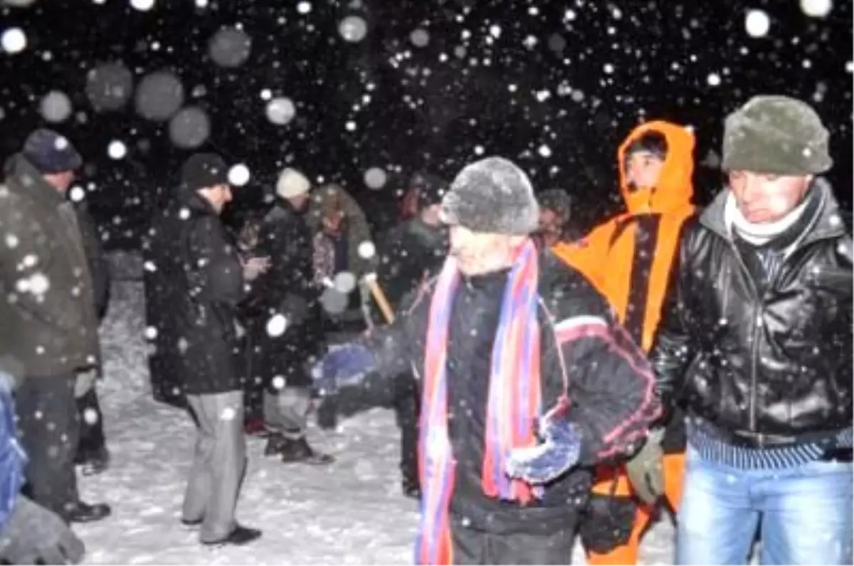 Gümüşhane\'de Dağda Mahsur Kalan Köylüler Kurtarıldı