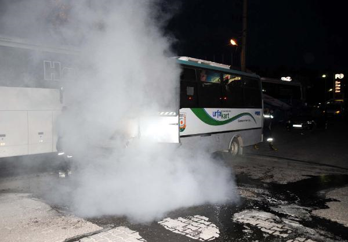 Halk Otobüsü Seyir Halindeyken Alev Aldı
