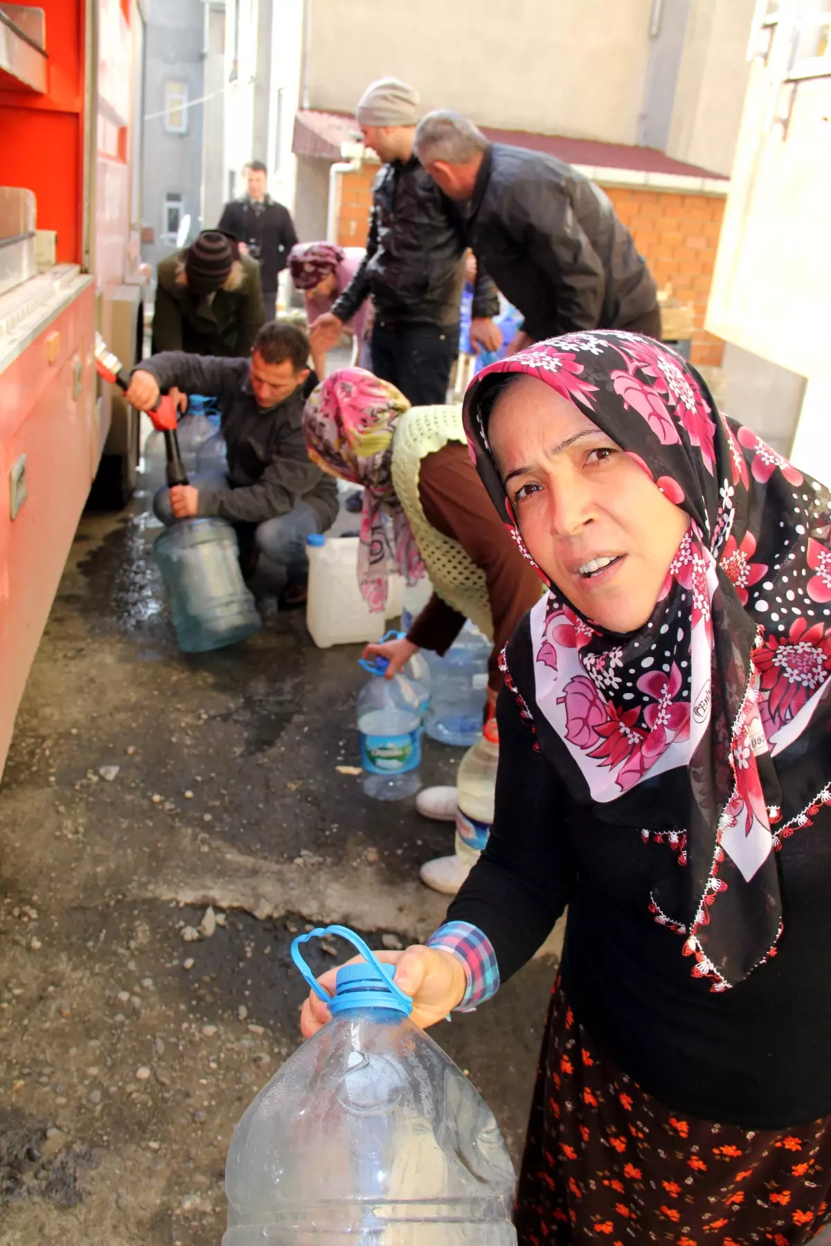 İtfaiye Mahalleliye Su Taşıdı