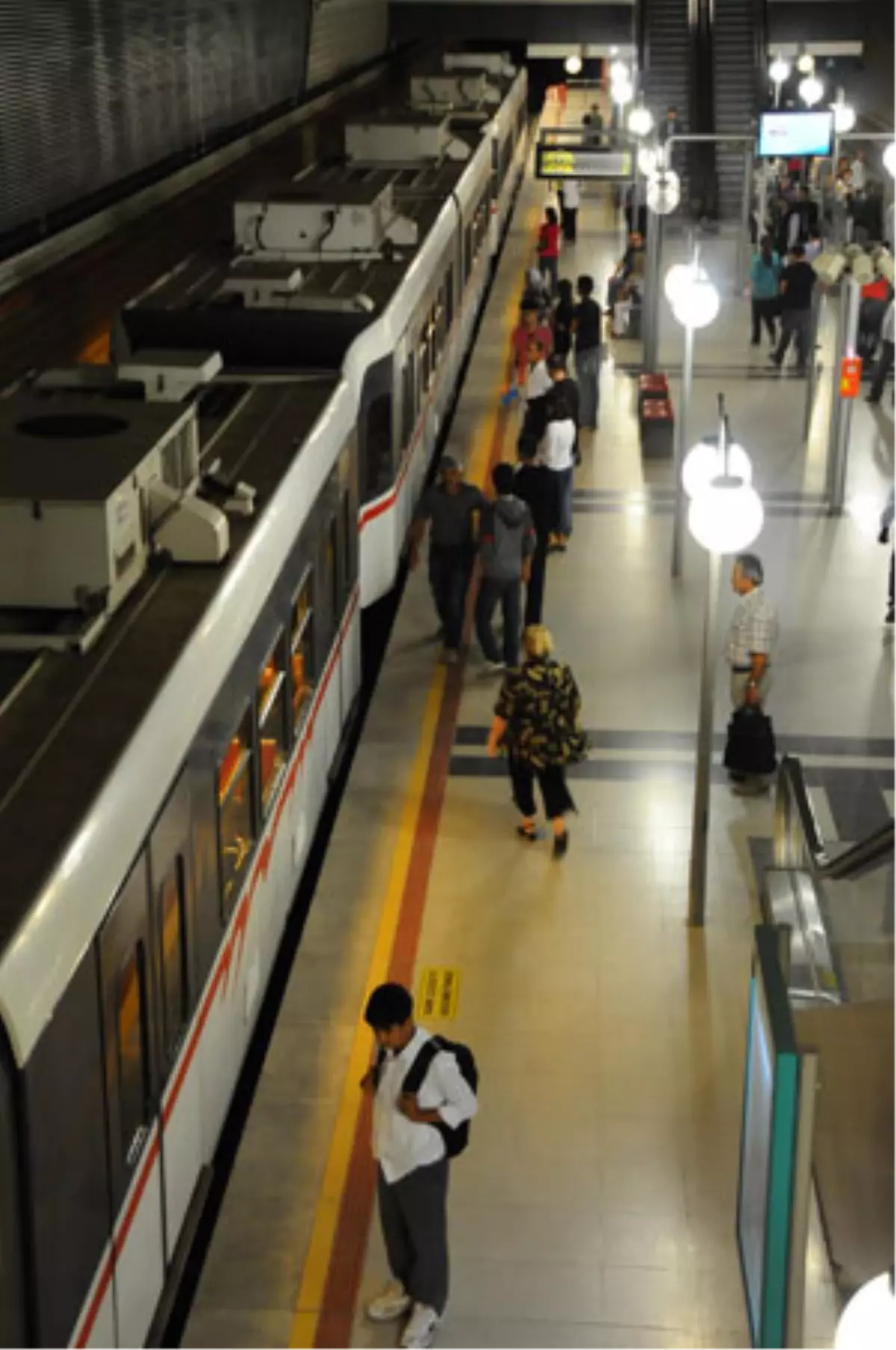 İzmir Metro\'da Yolcu Memnuniyeti %85