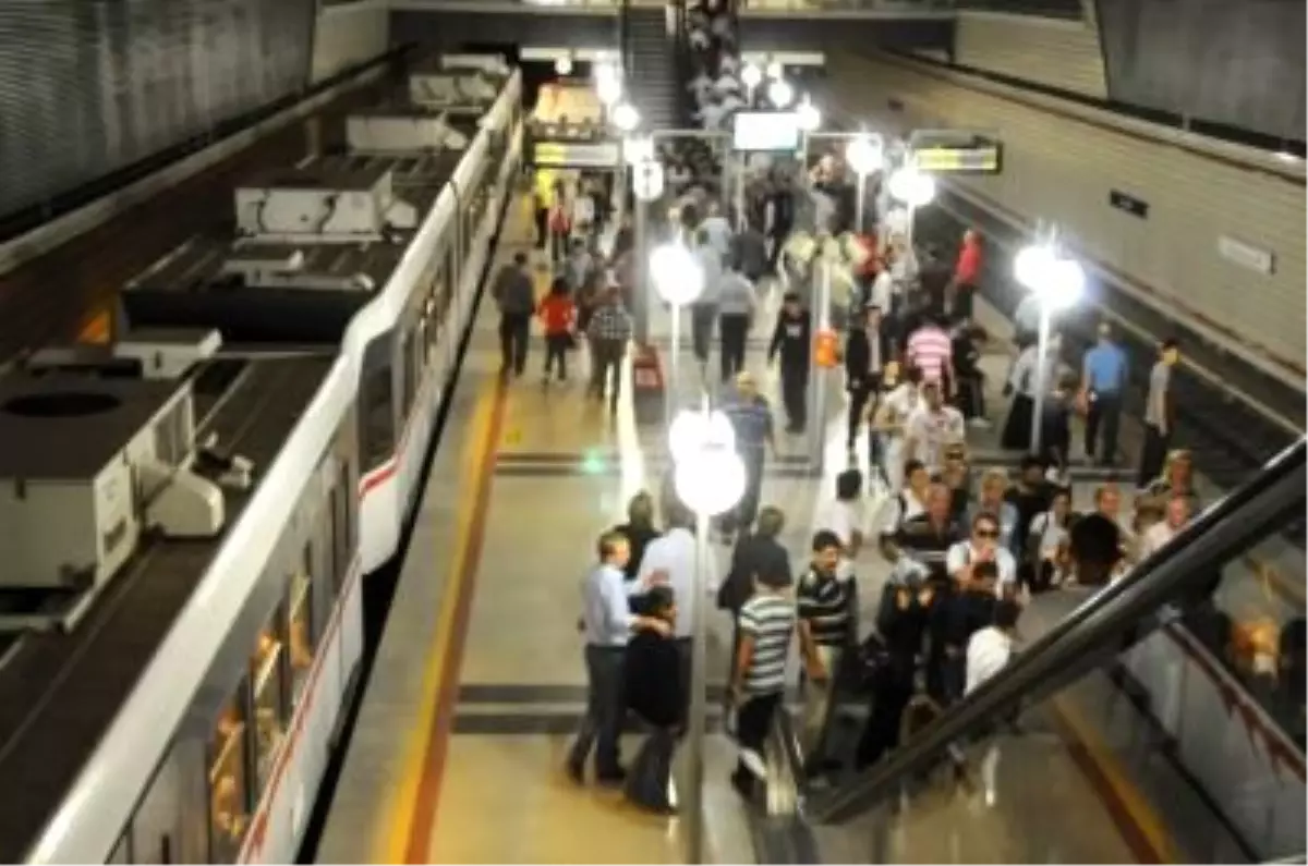 İzmir Metro\'da Yolcu Memnuniyeti Yüzde 85