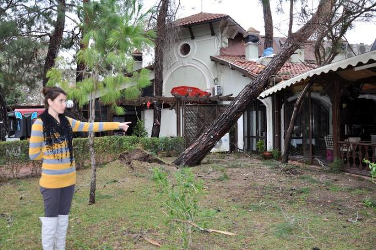 Kemer, Yağmur ve Fırtınaya Teslim Oldu
