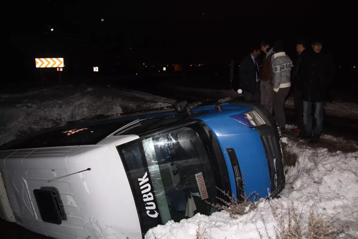 Öğrenci Servisi Devrildi: 14 Yaralı