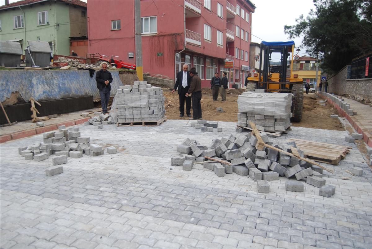 Orhaneli Yollarına Makyaj