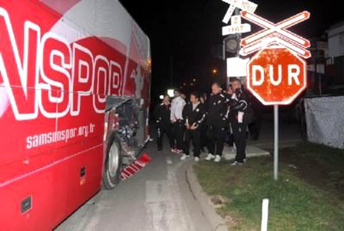 Otobüse Tren Çarptı