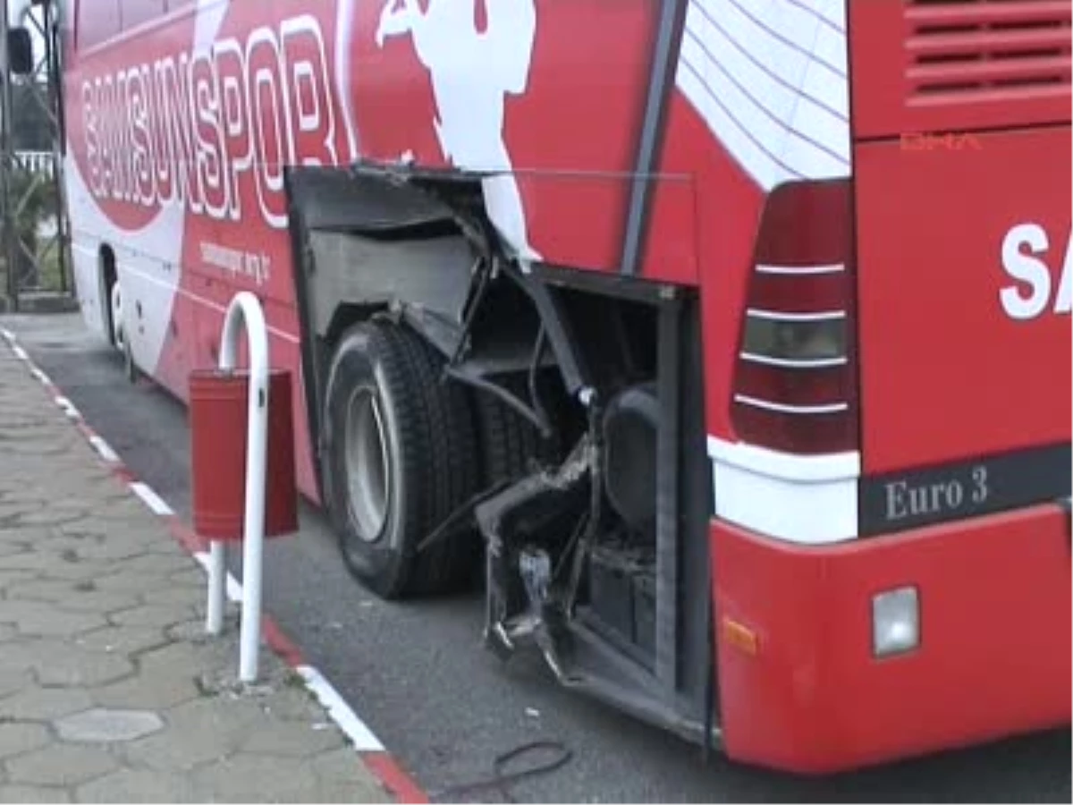 Samsunspor Otobüsüne Tren Çarptı: 2 Futbolcu Hafif Yaralandı