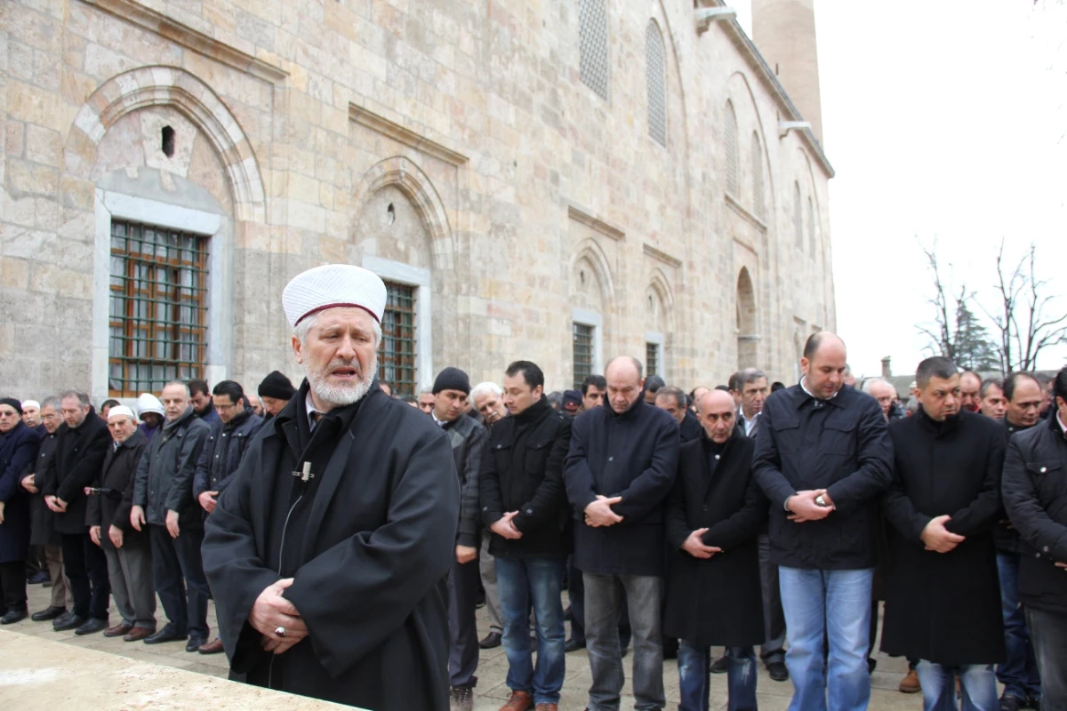 Suriye\'de Ölenler İçin Ulucami\'de Gıyabi Cenaze Namazı