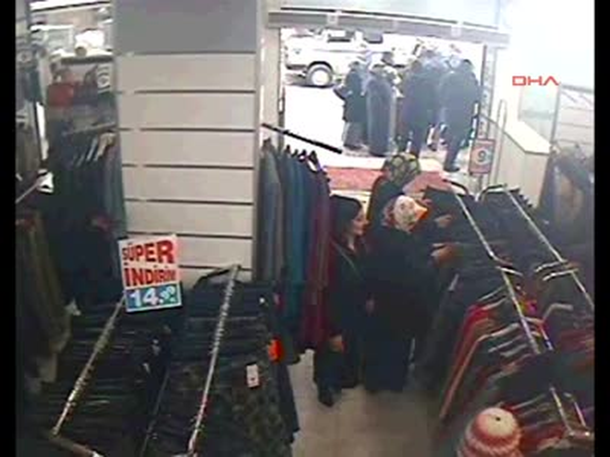 Suriyeli Kadın Hırsızlar Güvenlik Kamerasına Yakalandı