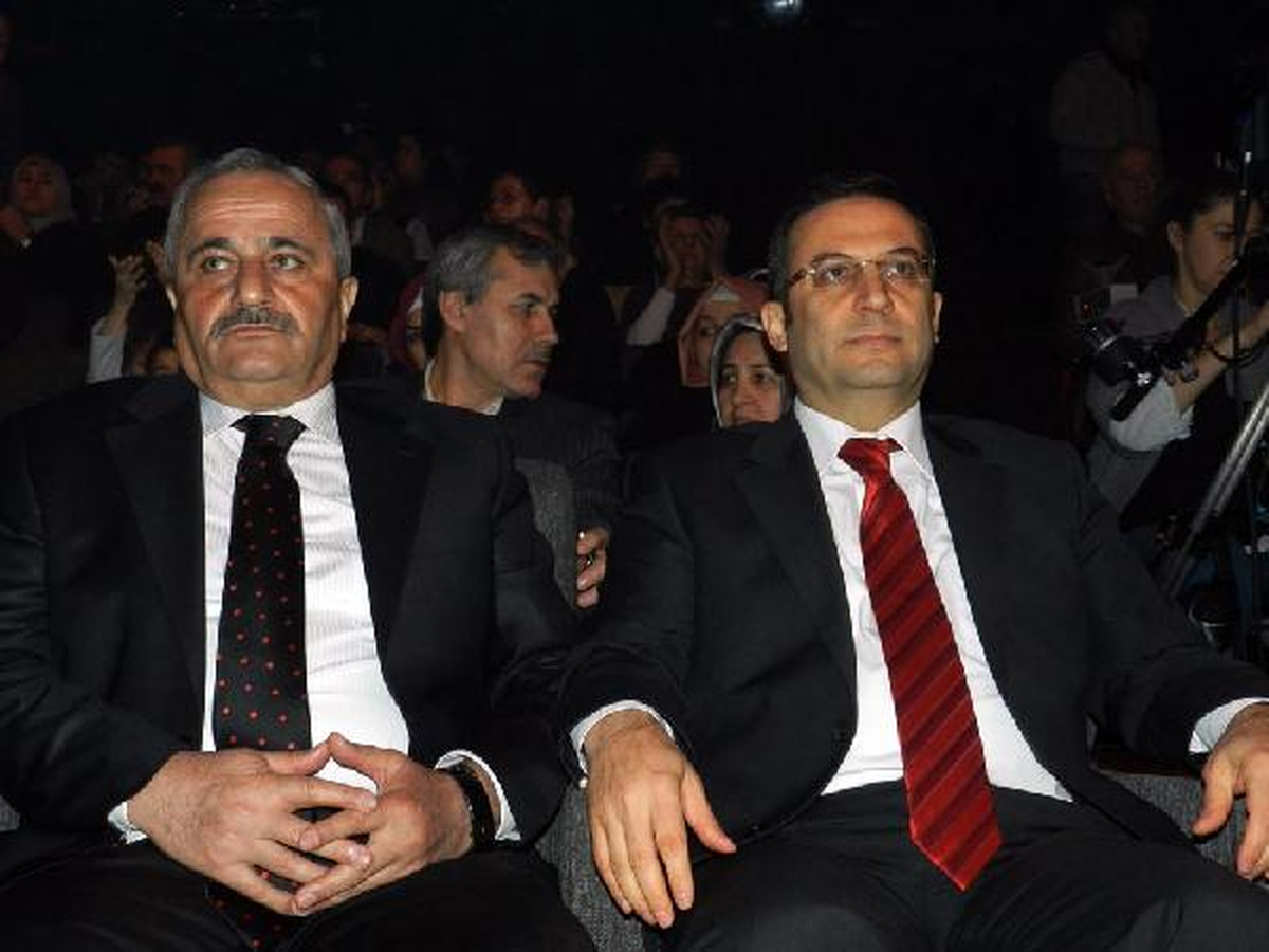 Vali Türker, TRT 6'da Kürtçe Konuşup Şarkı Söyledi
