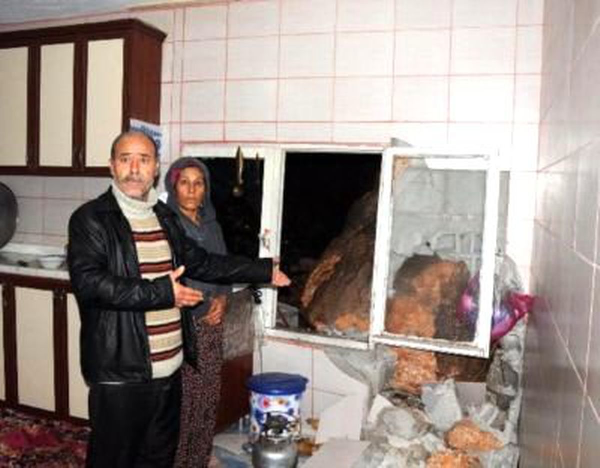 İki Evin Üzerine Kaya Düştü: 1 Yaralı