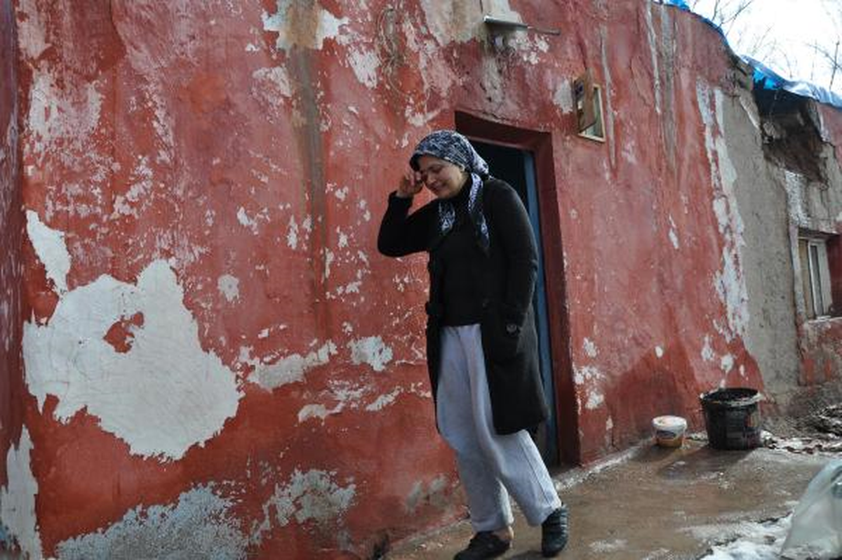 Ahşap Evin Tavanı Çöktü, Anne ve İki Çocuğu Son Anda Kurtuldu