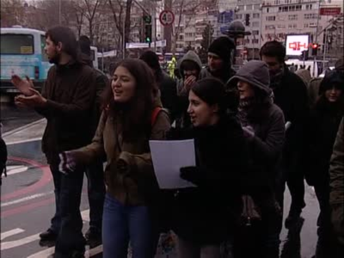 Beşiktaş'ta 'Dindar Gençlik' Protestosu