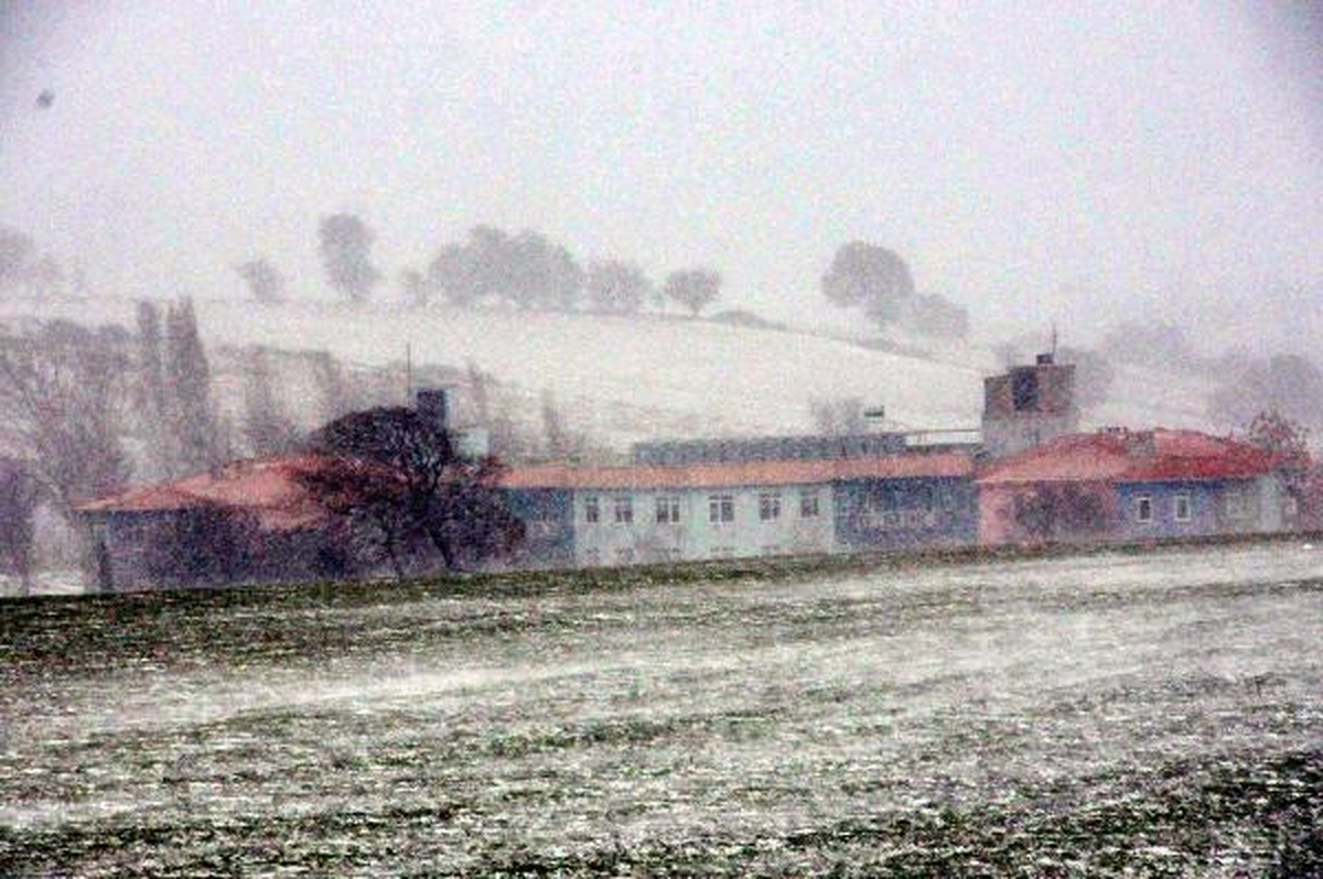 Çanakkale'de Kar ve Fırtına Tipiye Döndü
