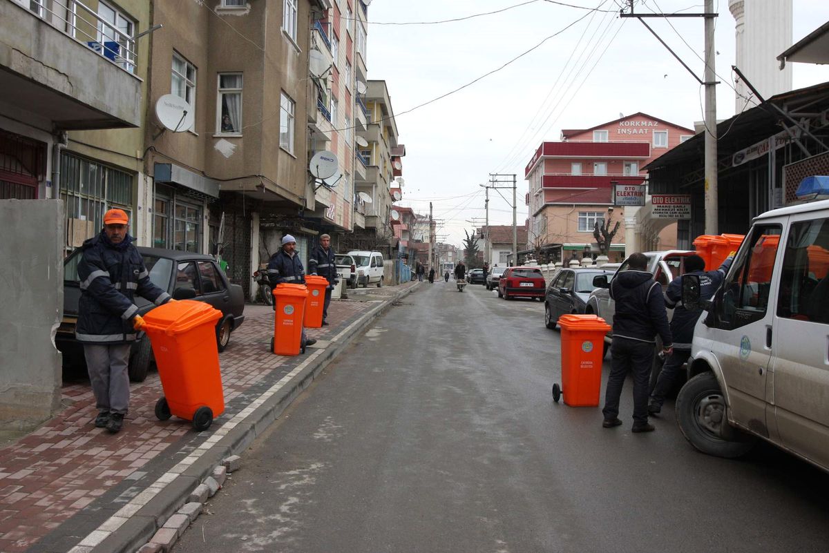 Çayırova Belediyesi Temizlik İşleri Çalışıyor
