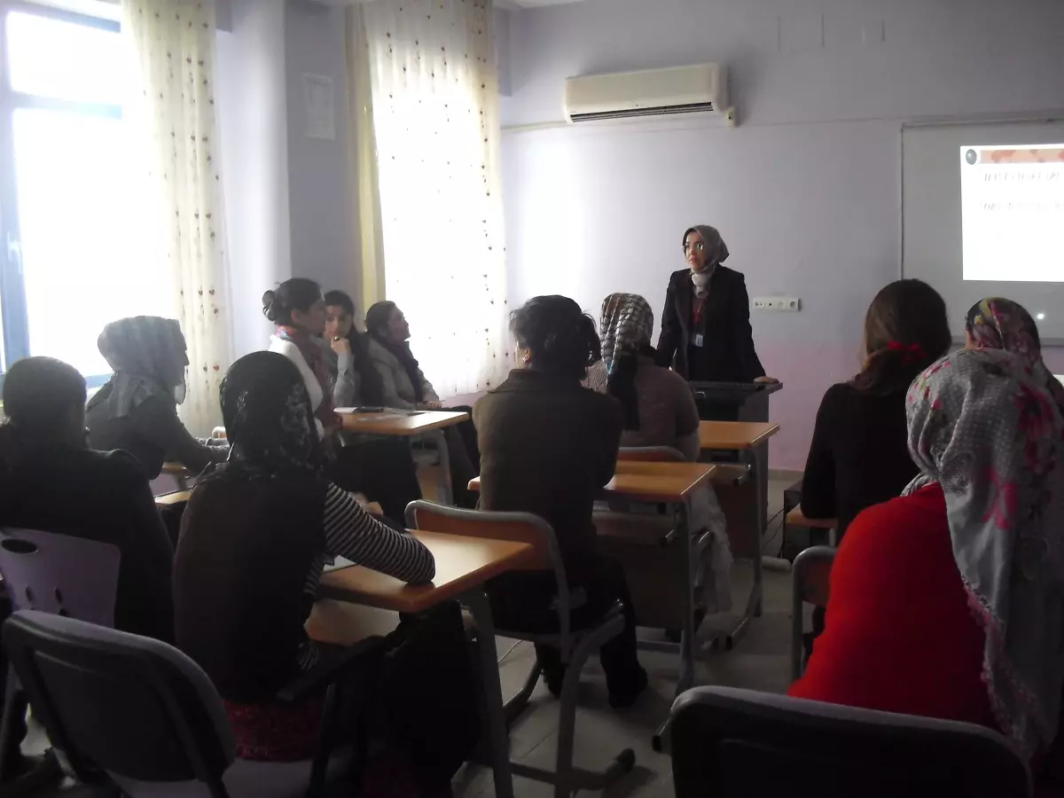 Çilek Toplum Merkezi\'nde Hasta Hakları Eğitimi