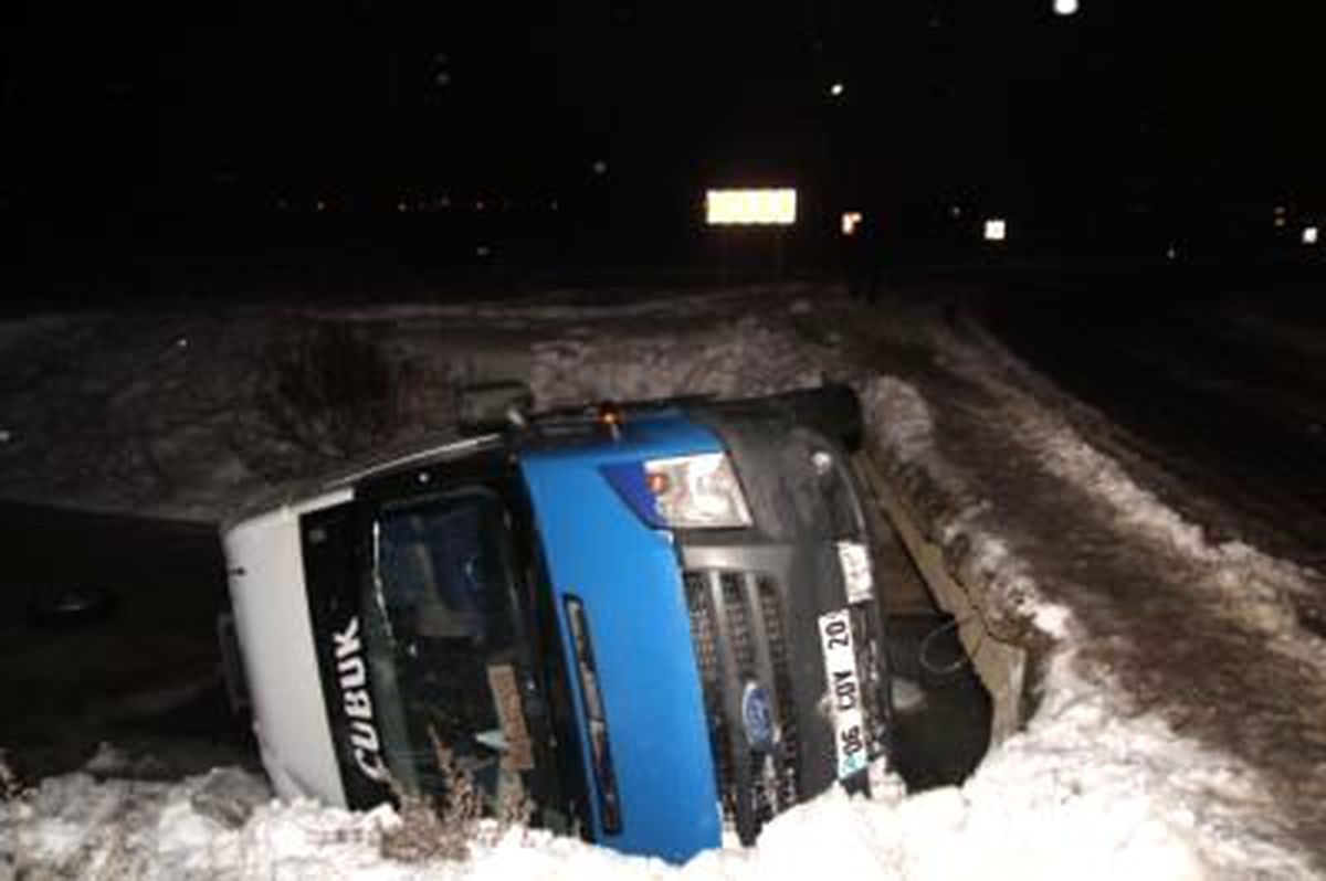 Çubuk'ta Trafik Kazası: 14 Yaralı