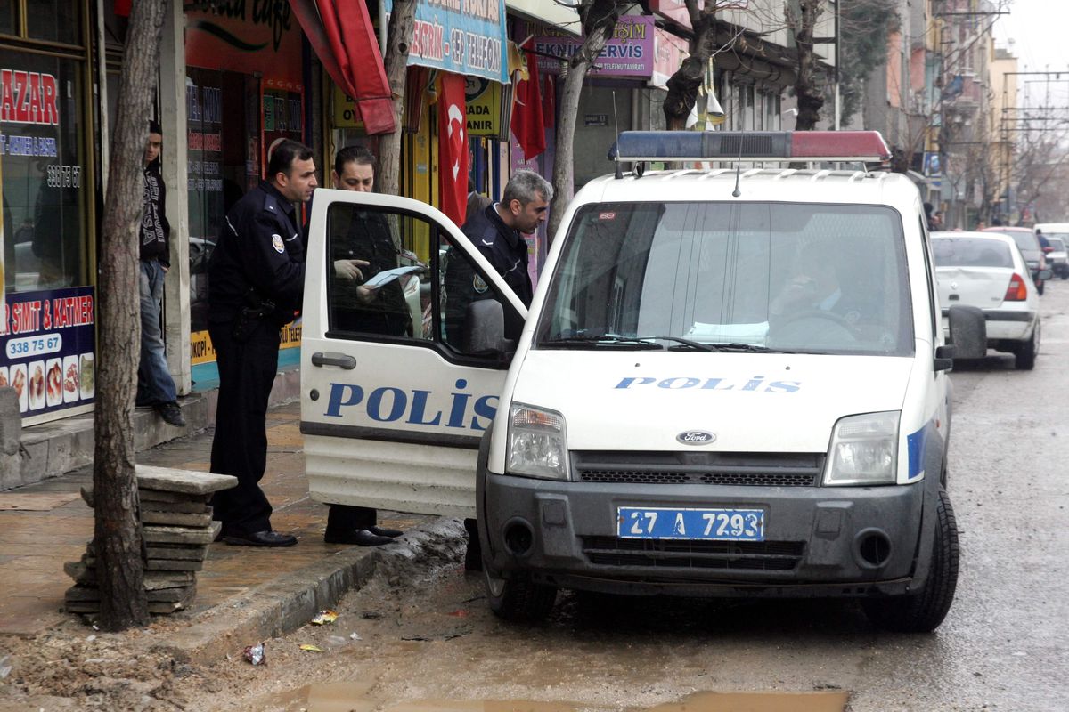 Damadına Kızan Emekli Polis Memuru, 3 Kişiyi Yaraladı