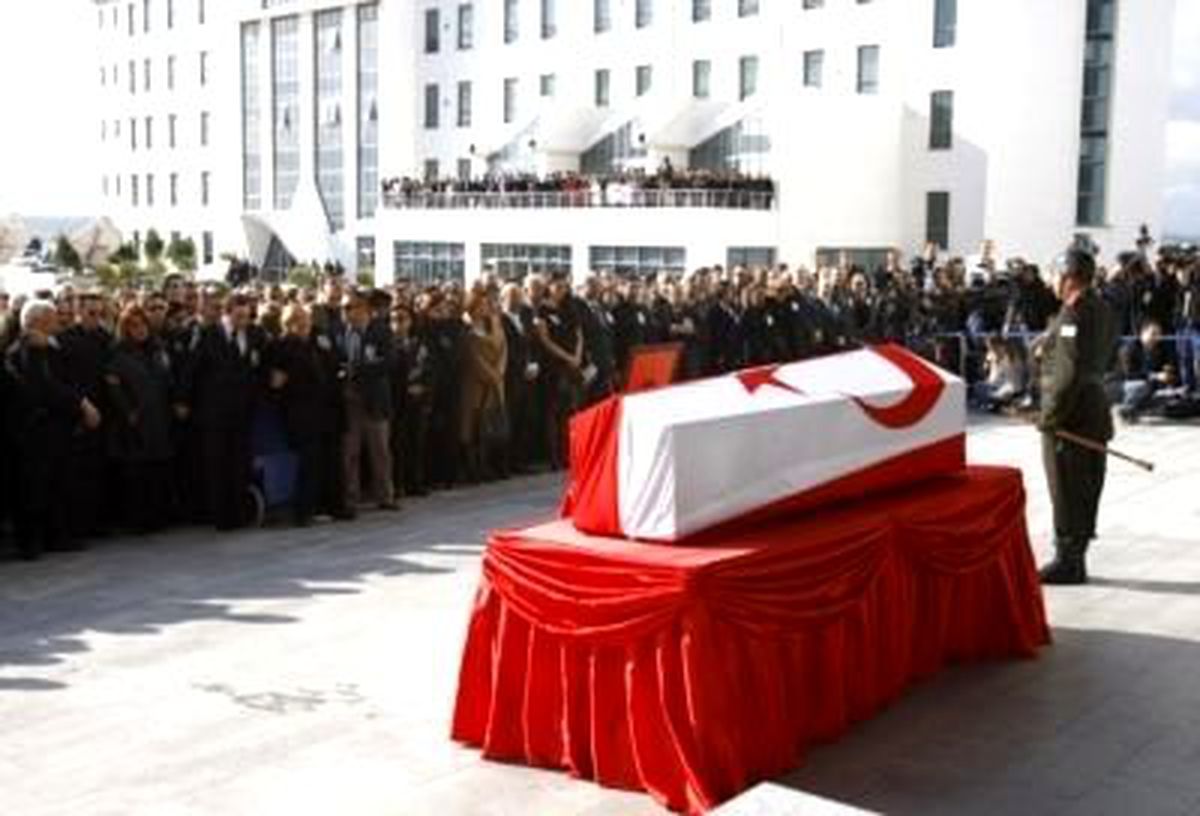 Denktaş'ın Mezarı Anıt Mezara Dönüştürülecek