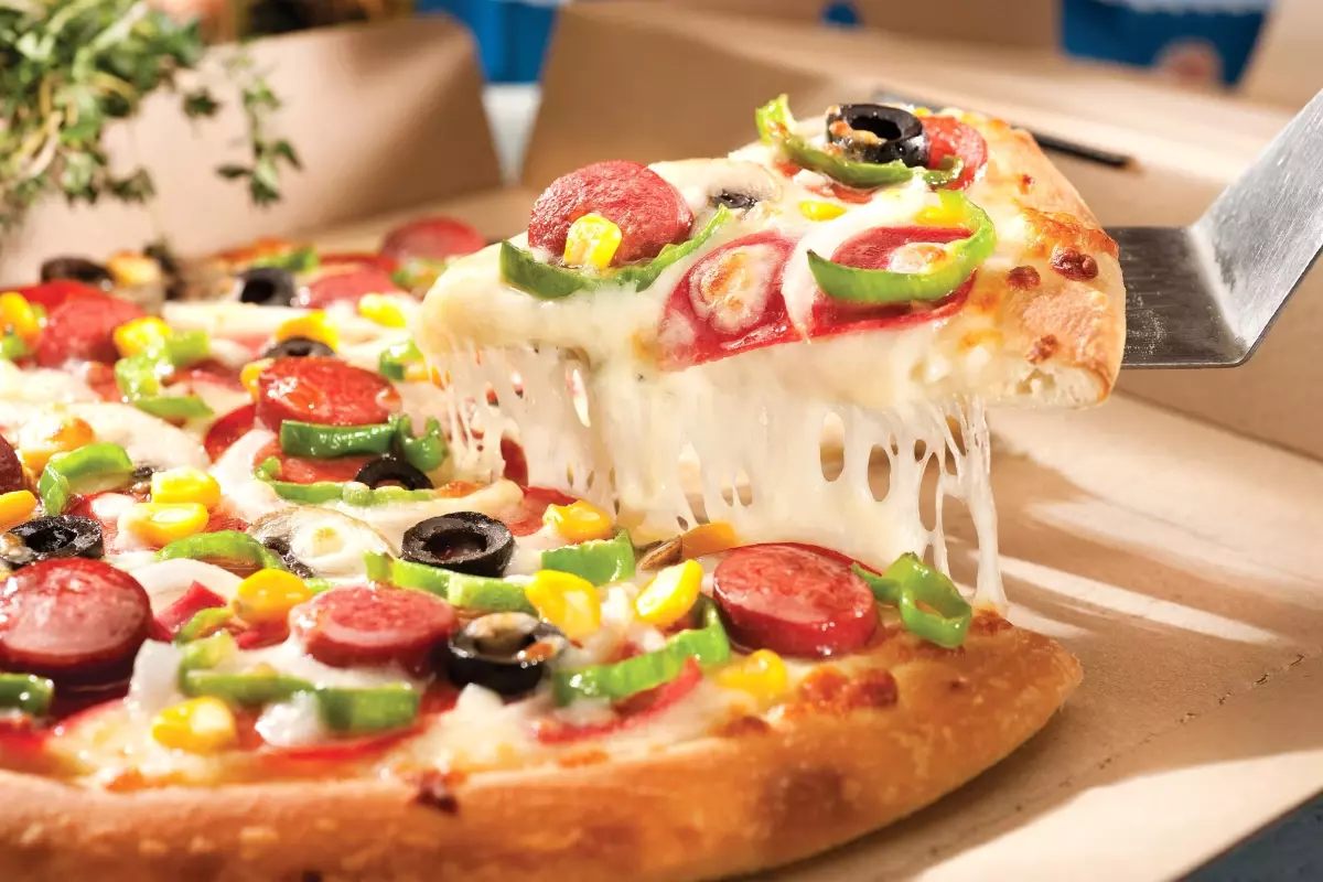 Domino\'s Pizza Sevgililer Günü\'nde Yalnız Kalpleri Isıtıyor