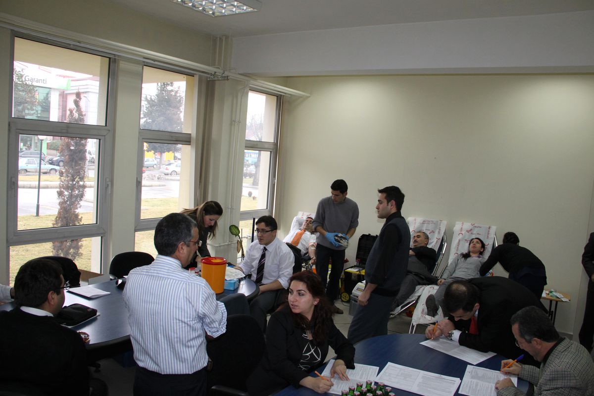 Düzce Valilik Personeli Kan Bağışında Bulundu
