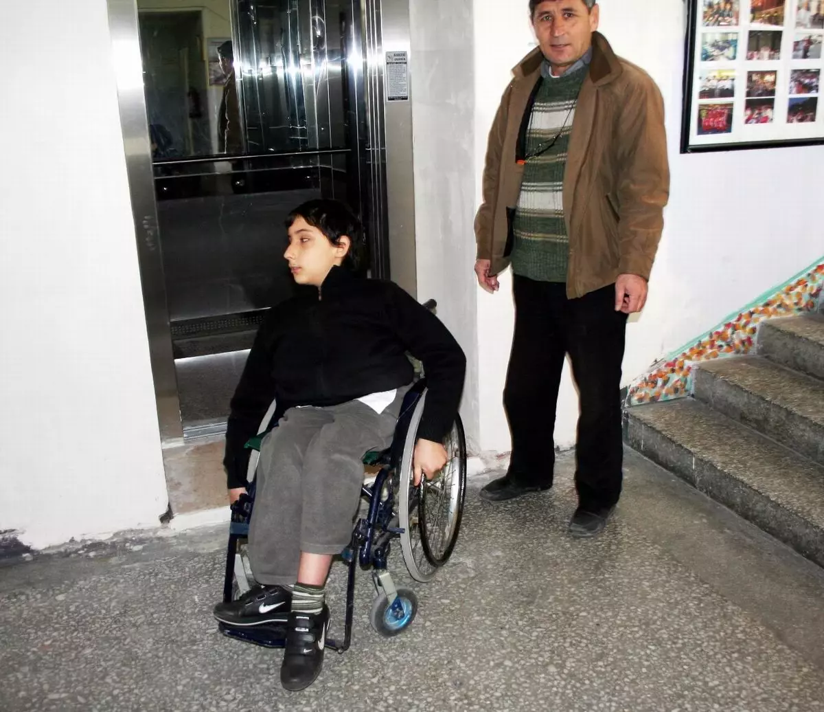 Engelli Öğrenci İçin Okula Asansör Yapıldı