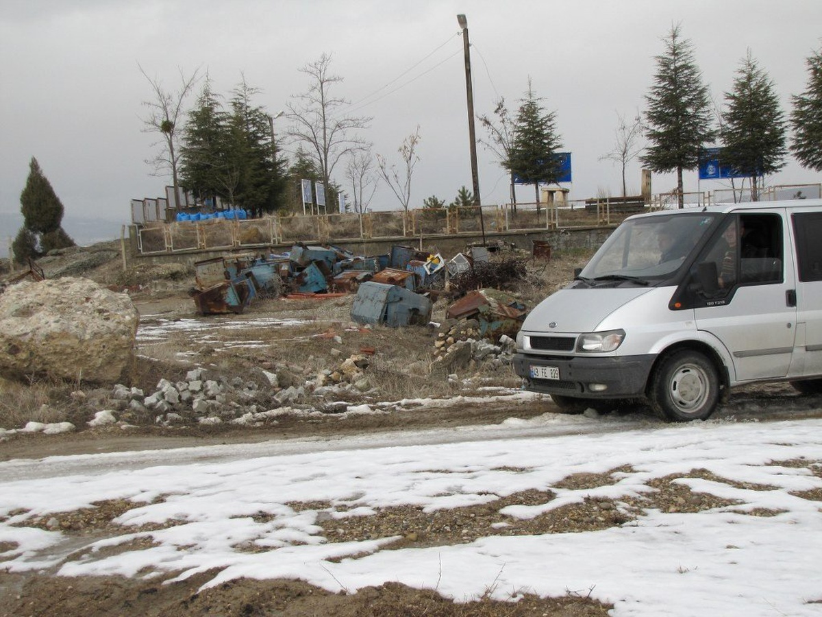 Hisarcık Anaokulu Çevresi Minik Öğrenciler İçin Tehlike Oluşturuyor