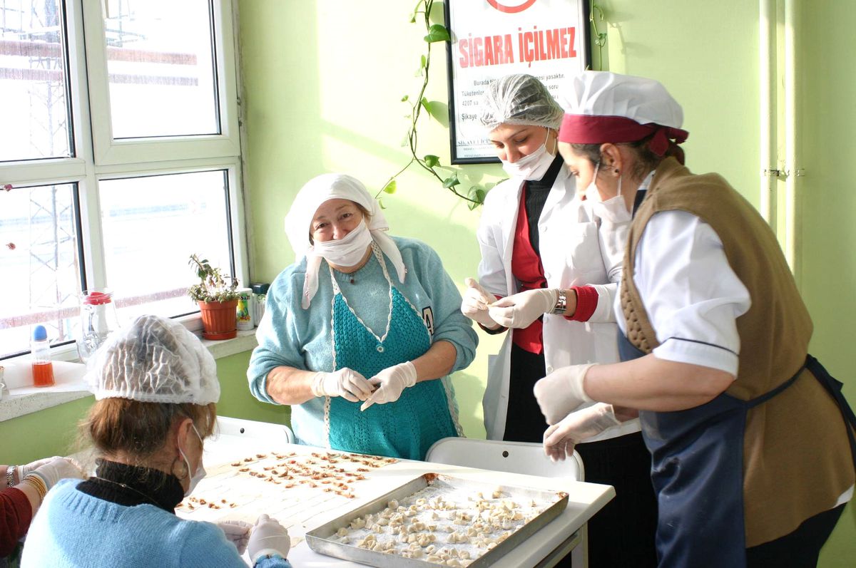 Huzurevi Sakinlerinden Mantı Günü