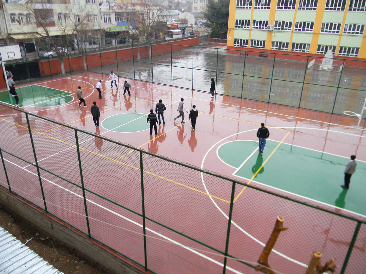 Kahta'daki Okullara Spor Tesisleri Kuruluyor