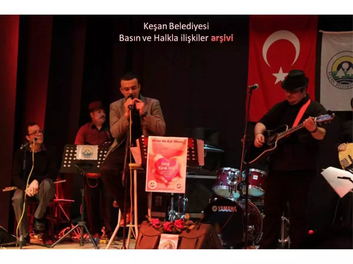 Keşan Belediyesi\'nden Sevgililer Günü İçin Müzik Ve Şiir Dinletisi