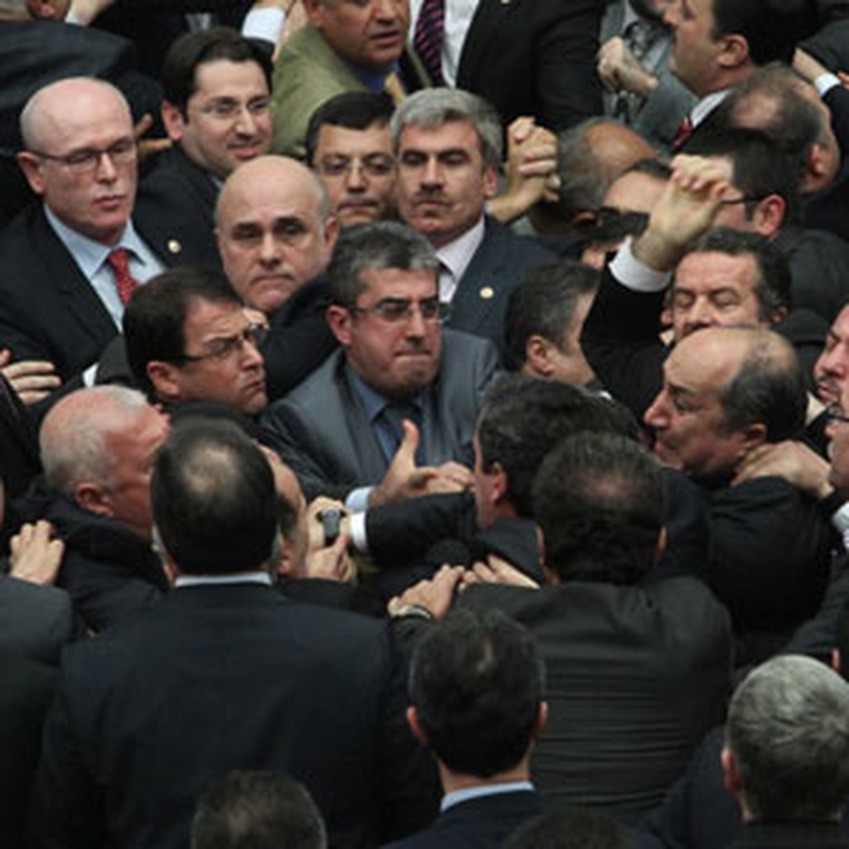 Meclis'teki İçtüzük Gerginliği