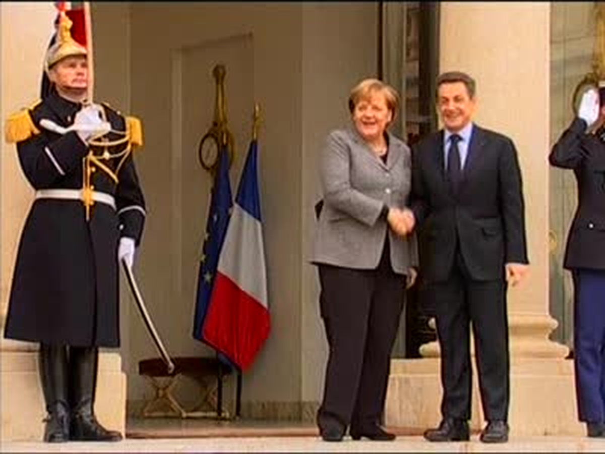 Merkel'in Sarkozy Desteğine Alman Muhalefetinden Tepki