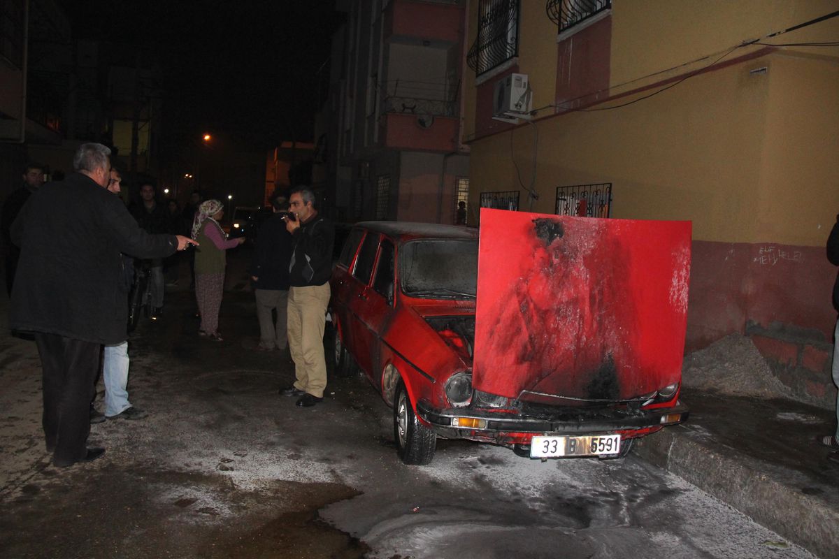 Mersin'de 10 Araç Kundaklandı