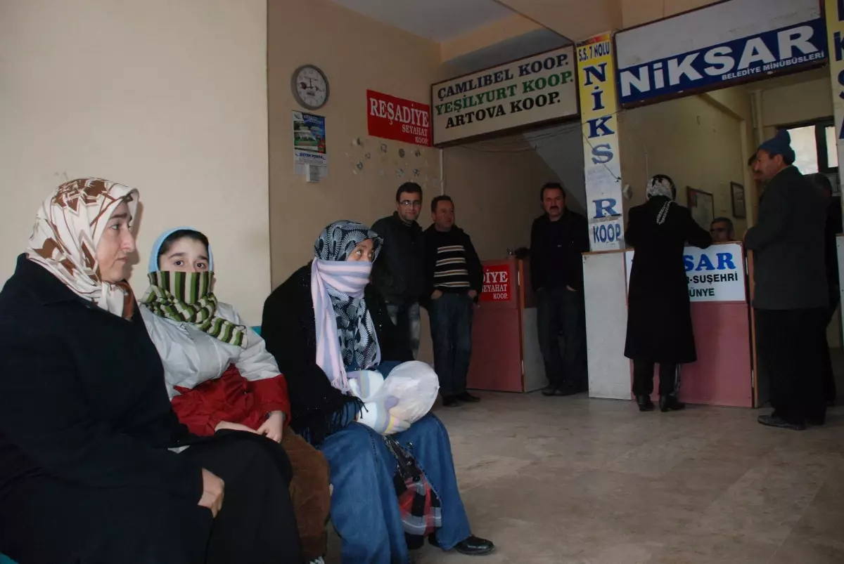 Minibüs Terminalinde Elektriğin Kesilmesi Vatandaşı Üşüttü